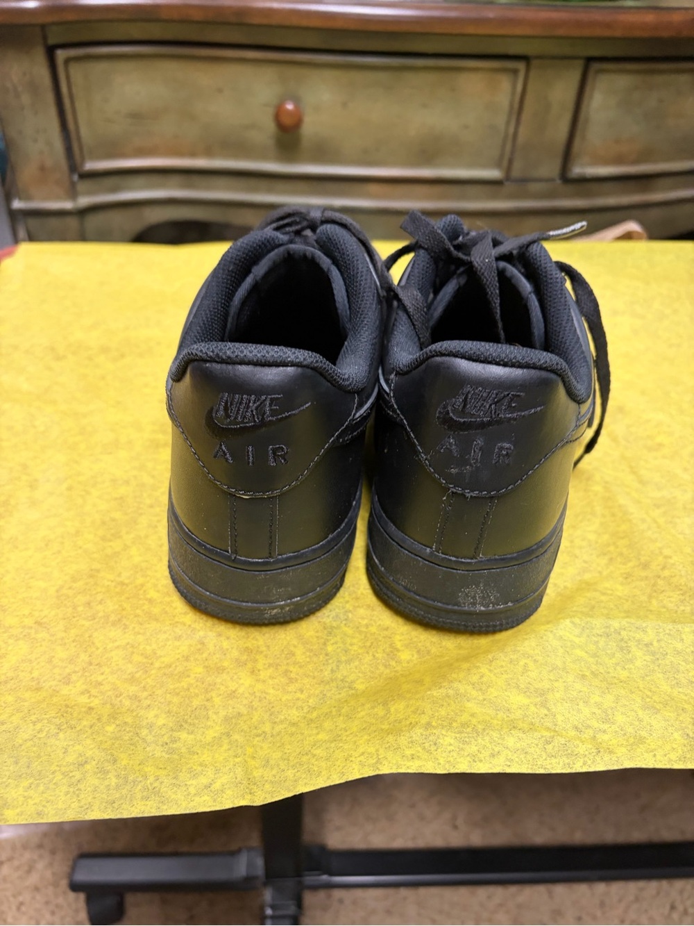 Nike Men's Black Leather Low-Top Sneakers with Black Laces size 9. - Picture 5 of 6